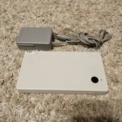 NINTENDO DSi ホワイト（タッチペン無し）