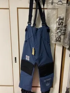 スノボ　スキーウェア？パンツ　分厚い膝当てとヒップパッド　ウインタースポーツ　L