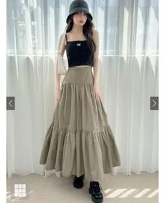 パッド付きロゴ刺繍クロップド丈キャミソール