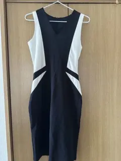 TIKA ブラック Vネック タイトドレス Mサイズ