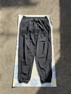 【90s】NIKE ナイキ ナイロンパンツ 黒 刺繍ロゴ ワイドシルエット