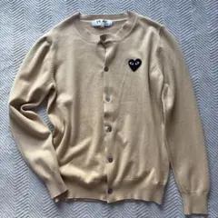レア【黒ハートロゴ】 プレイコムデギャルソン　カーディガンL ベージュ　ウール