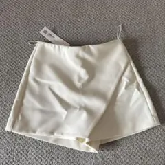 新品未使用 ZARAホワイト スカート風ショートパンツ