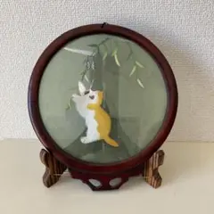 猫 刺繍 丸型 木製フレーム 置物 インテリア 飾り