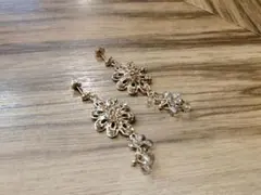 ヴィンテージ風ベージュピアス　日本製