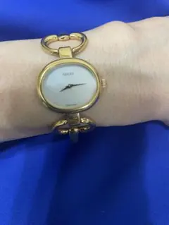 GUCCI ゴールドバングル　ヴィンテージ腕時計(稼働中)