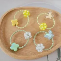 お花とチョウチョのビーズヘアゴム４個セット　ハンドメイド　キッズ　No.527