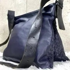 美品✨ボッテガヴェネタ ショルダーバッグ イントレチャート ネイビー ブラックのサムネイル