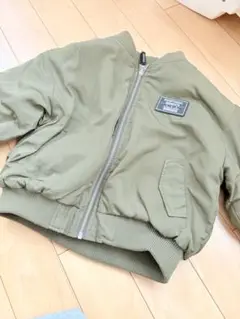 オリーブ色 ジップアップボンバージャケット