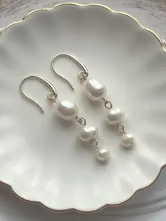 淡水パール ドロップ型 不規則 ホワイト3連 フック ピアス ゴールド