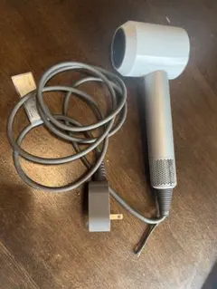 美品✨正規品✨ダイソンドライヤー HD01✨ホワイト系動作確認済み✨ ダイソンドライヤー Dyson HD01 ホワイト 本体のみ - メルカリ