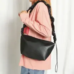 ブラック 合成皮革 ショルダーバッグ