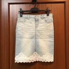 美品 裾レース付きおしゃれな感じのデニムスカート