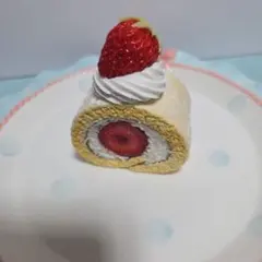 展示¥850]苺とキウイのロールケーキ(フェルトケーキ) - メルカリ