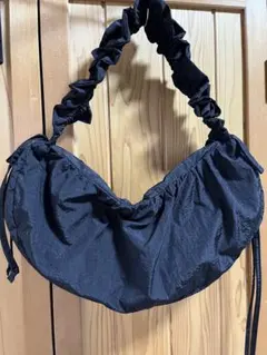 GU ギャザー ショルダーバッグ ブラックのサムネイル