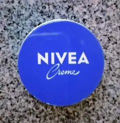 NIVEA 青いクリーム缶