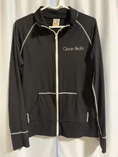 ラッシュガード パーカー