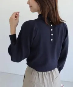 ネイビー ハイネック セーター バックボタン