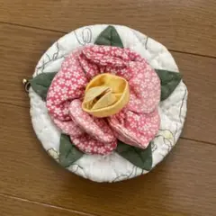 《新品未使用》ハンドメイド　薔薇飾りポーチ