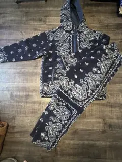 atmos ペイズリー柄フード付き上下セット