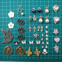 チャーム まとめ売り♡　ピアス　ネックレス　キーホルダー　ハンドメイドのサムネイル