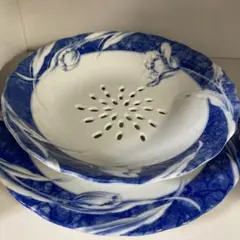 青い花柄の陶磁器食器セット