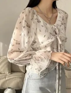 SHEIN DAZY フラワープリント ネクタイ付き フリルスリーブ ブラウス