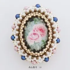ビーズ刺繍　バラ　ブローチ　約3.9×3.2cm　約10g