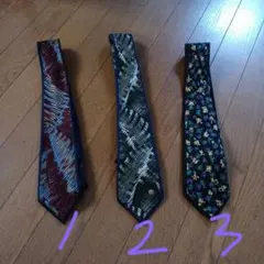 ミラ・ショーンネクタイ