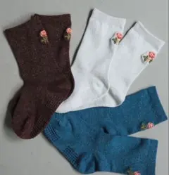しまむら　ミコリッド　ソフトチーズ　nico バラ刺繍ラメソックス３点セット