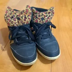 Adidas ヒョウ柄ハイカットスニーカー
