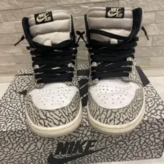 NIKEエアジョーダン1 セメント　28.5センチのサムネイル