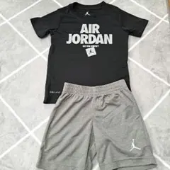 AIR JORDAN　4T　エアジョーダン　Tシャツ　ハーフパンツ　セットのサムネイル