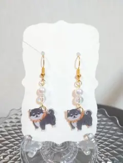 ハンドメイド　柴犬　ピアス　パール　黒柴　犬　全身　レジン