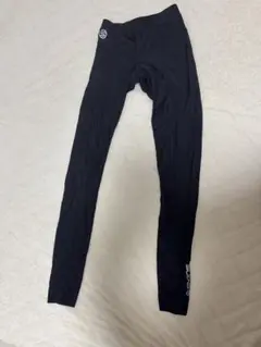 スキンズ　フィット感のあるブラックタイツ