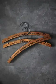 ビンテージBERNARD LAFOND FURS ハンガー 5本セット