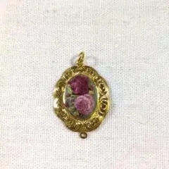 花刺繍オーバル型金色ペンダントトップ