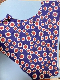 昭和レトロ　ハギレ　花柄の生地 青紫色
