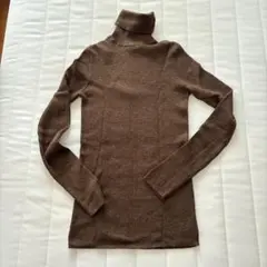 UNIQLO ブラウン タートルネックセーター