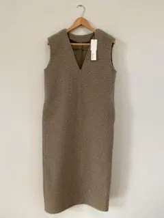 【新品未使用】and me2025秋冬Ｖネックボアワンピース