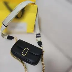 MARC JACOBS ブラックレザーショルダーバッグ