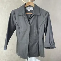 ナチュラルビューティーベーシックの夏物ジャケットグレー