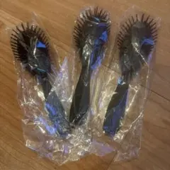 ハレクラニ沖縄　アメニティ　ヘアブラシ3本のサムネイル