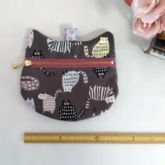 猫型フラットポーチ　猫の集会　グレー　ファスナーポーチ　ハンドメイド