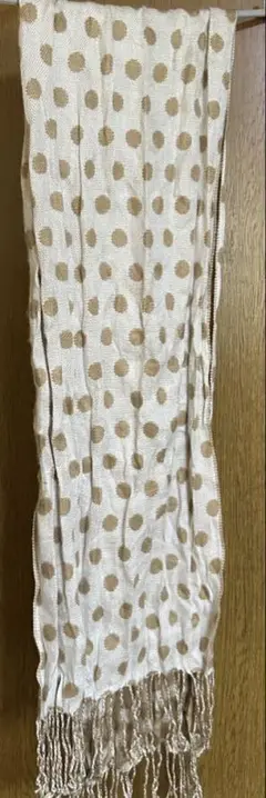 水玉模様ストール ベージュとホワイト