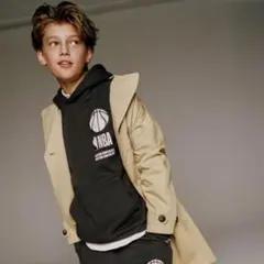 【美品】ZARAキッズ NBAチーム フード付きスウェットシャツ 128