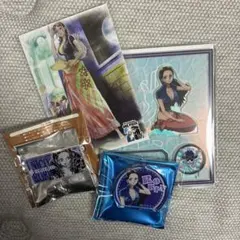ONE PIECE BASE SHOPアクリルブロックチャーム ニコ・ロビン - メルカリ