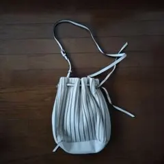 ZARA プリーツデザイン ショルダーバッグ オフホワイト