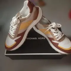 新品未使用★マイケルコースMichael Kors スニーカーDAXマルチカラーのサムネイル