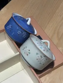 有田焼　青と白の花柄 蓋つき小鉢2個セット